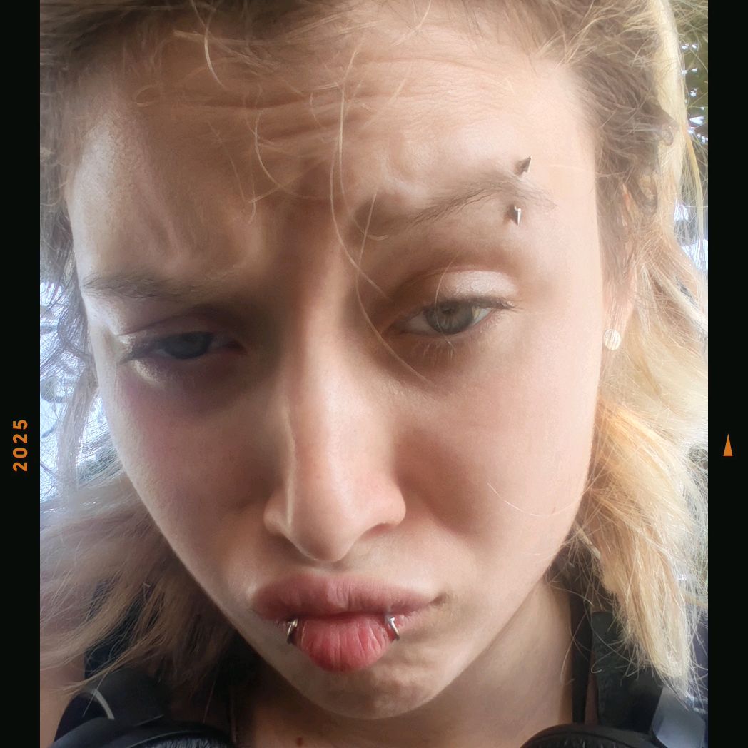 dzselli Profile Picture